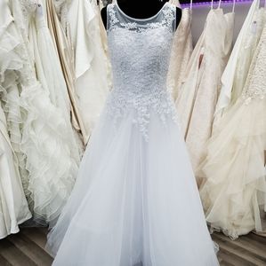 Scoopneck Wedding Dress